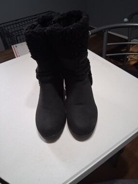 Women’s Black Fleece-Lined Winter Boots